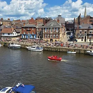  Apartment The Riverside At Woodsmill Quay With Parking United Kingdom
